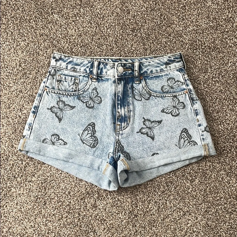 Pacsun butterfly print denim mom jean shorts - Picture 1 of 6